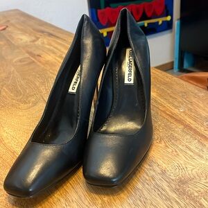 Karl Lagerfeld Paris Black Maki Leather Pumps Size 10M (41 B Euro size)